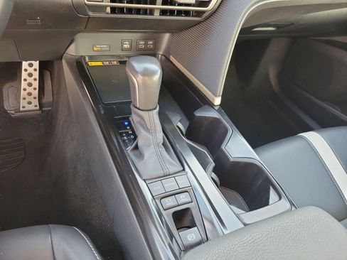 Used 2025 Toyota Camry SE FWD image 17