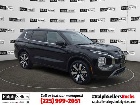 Used 2025 Mitsubishi Outlander SE AWD/4WD image 1