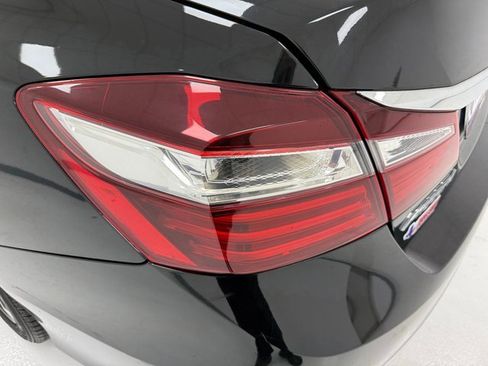 Used 2017 Honda Accord EX-L image 36
