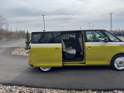 New 2025 Volkswagen ID. Buzz 1st Edition image 15