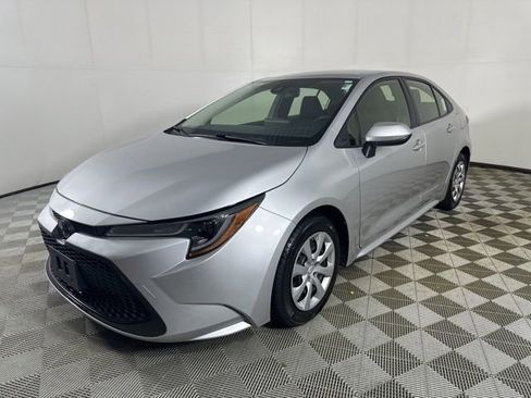 Used 2022 Toyota Corolla LE FWD image 3