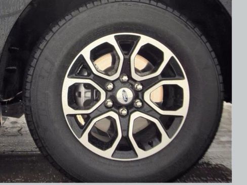 Used 2023 Ford Expedition XLT image 22