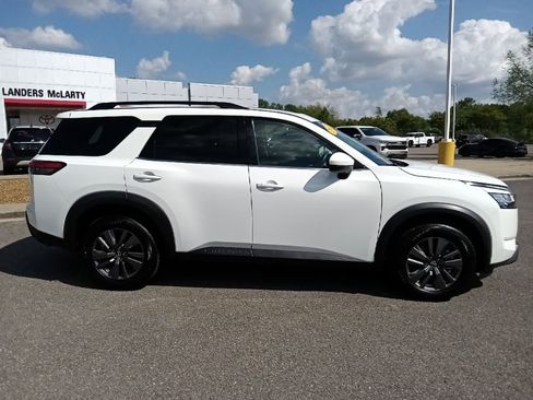 Used 2022 Nissan Pathfinder SV w/ SV Premium Package AWD/4WD image 2