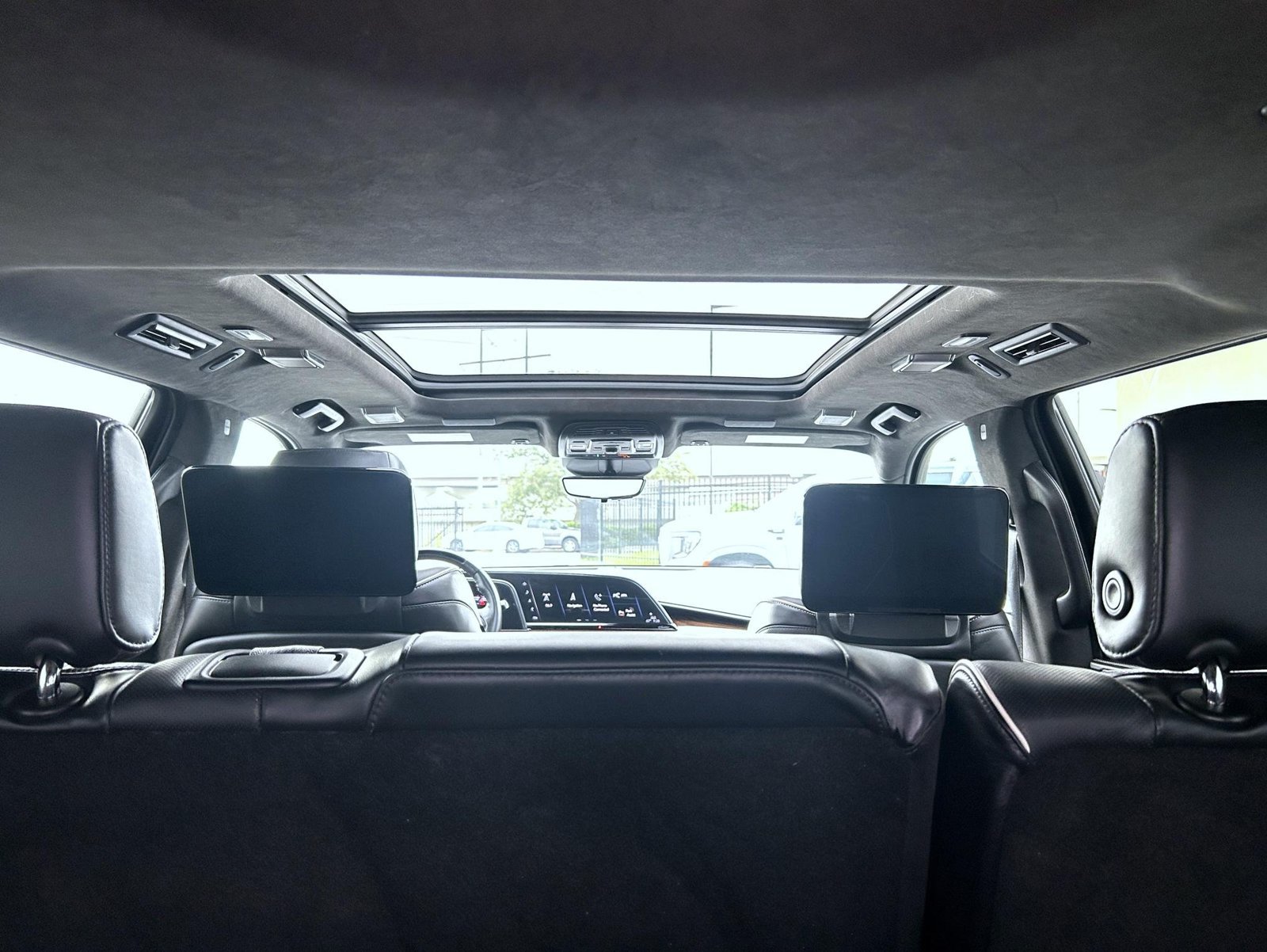 Used 2021 Cadillac Escalade Premium Luxury Platinum w/ Heavy-Duty Trailer Package AWD/4WD image 24