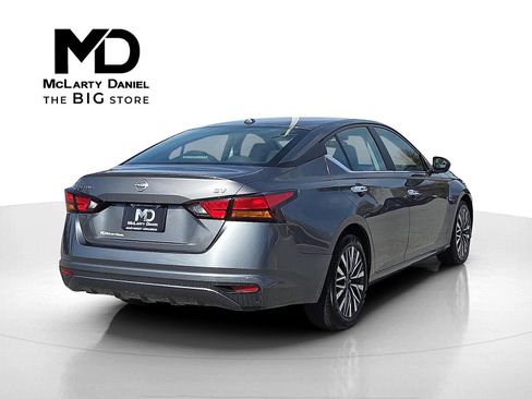 Used 2024 Nissan Altima 2.5 SV image 5