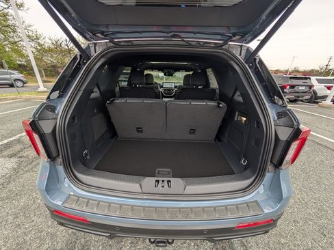 New 2026 Ford Explorer ST image 9