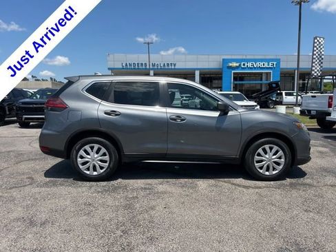 Used 2018 Nissan Rogue S FWD image 2