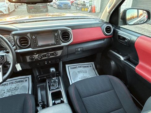 Used 2018 Toyota Tacoma SR5 image 16