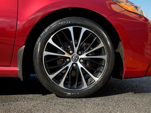 Used 2018 Toyota Camry SE FWD image 17