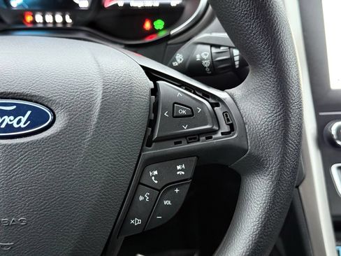 Used 2019 Ford Fusion SE FWD image 25