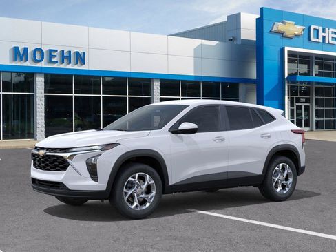 New 2026 Chevrolet Trax LS w/ LS Convenience Package FWD image 2
