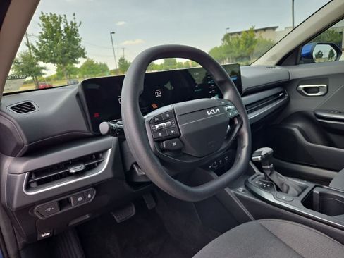 Used 2025 Kia K4 FWD image 2