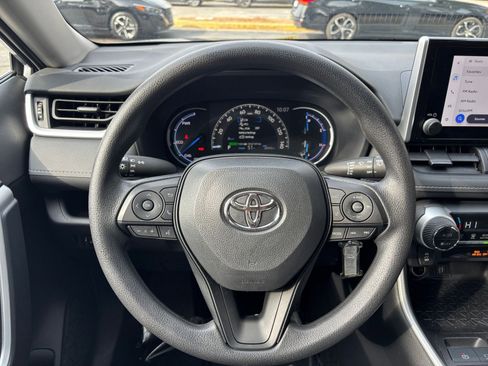 Used 2025 Toyota RAV4 LE AWD/4WD image 28