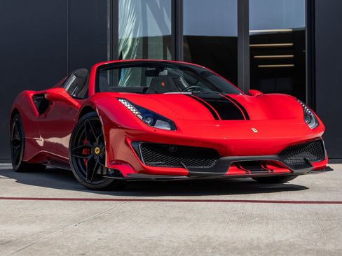 Used 2019 Ferrari 488 Pista Spider image 2