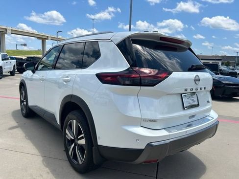 Used 2025 Nissan Rogue SL FWD image 8