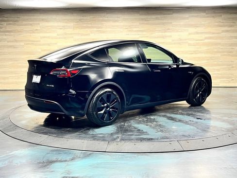 Used 2025 Tesla Model Y Long Range AWD/4WD image 17