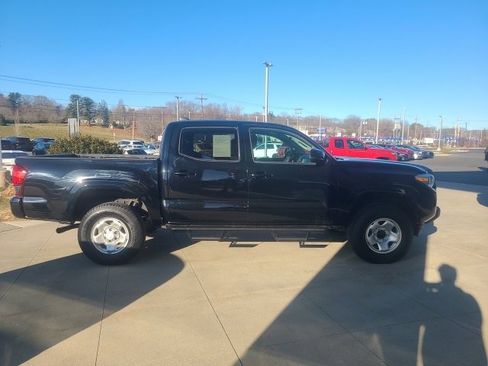 Used 2020 Toyota Tacoma SR image 8