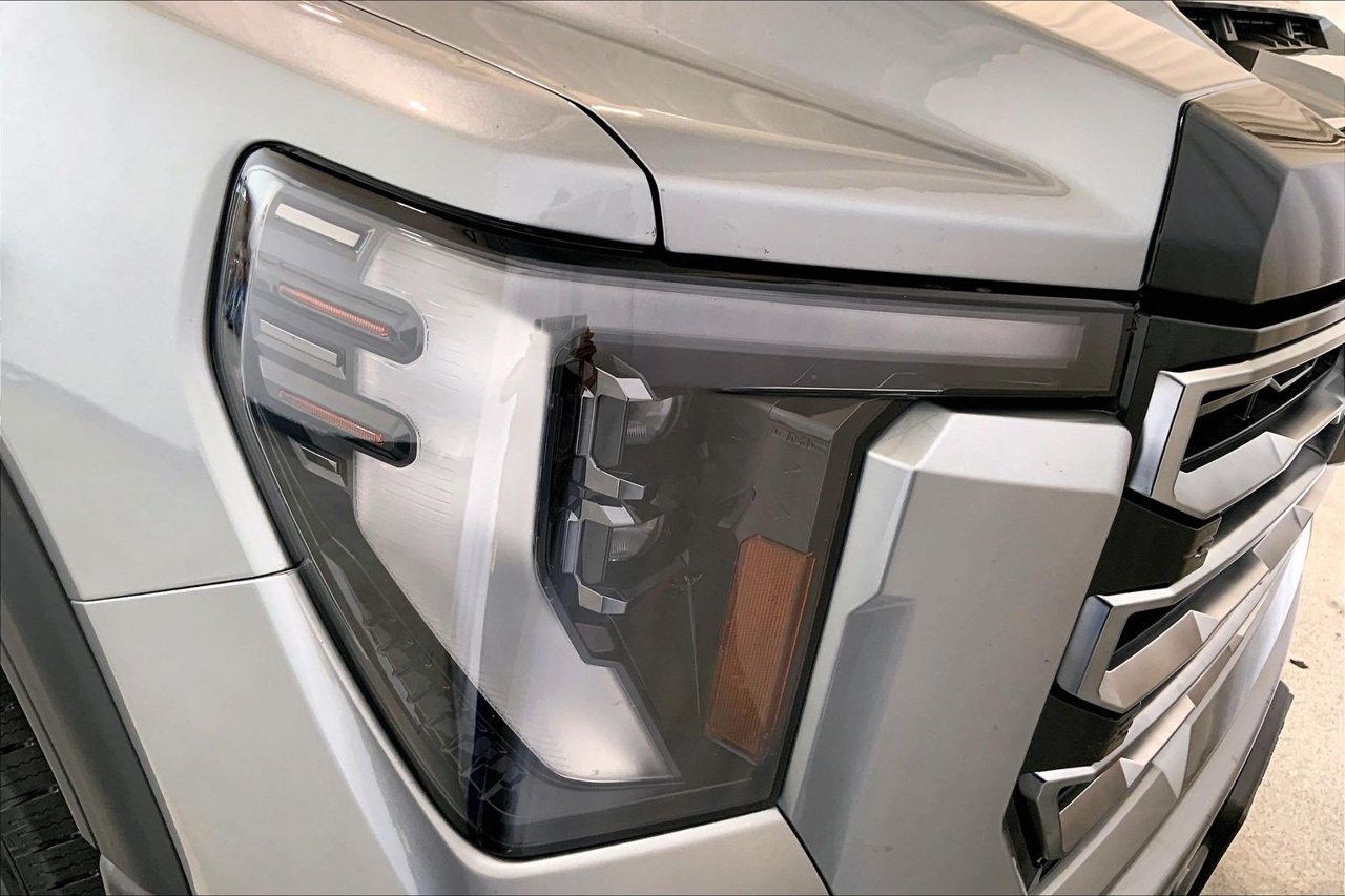 Used 2024 GMC Sierra 2500 AT4 w/ AT4 Premium Plus Package AWD/4WD image 28