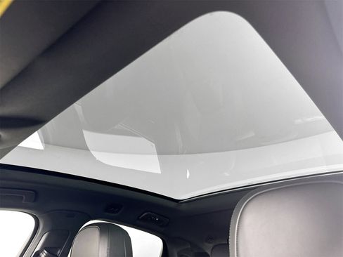 Certified 2025 Porsche Cayenne Coupe image 37