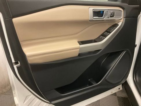 Used 2021 Ford Explorer Limited w/ Equipment Group 301A image 8