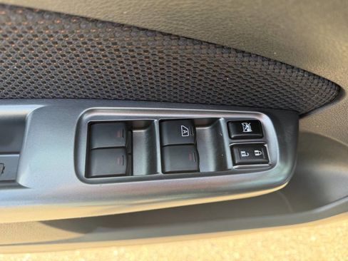 Used 2011 Subaru Forester 2.5X Premium w/ All-Weather Pkg image 15