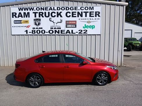 Used 2022 Kia Forte LXS image 2