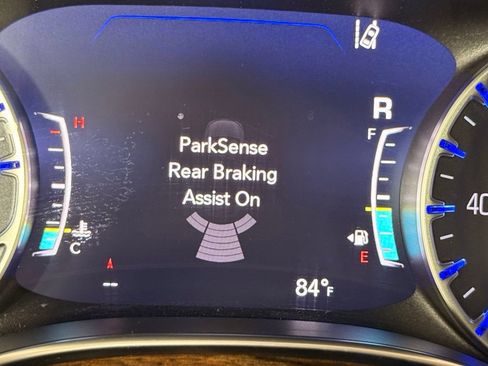 Used 2023 Chrysler Pacifica Limited FWD image 45