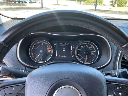 Used 2019 Jeep Cherokee Latitude Plus FWD image 25