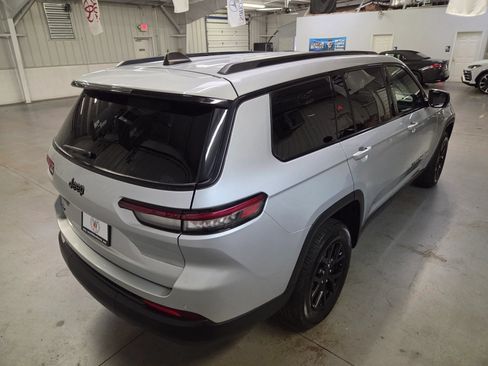 Used 2024 Jeep Grand Cherokee L Laredo AWD/4WD image 7