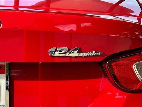 Used 2018 FIAT 124 Spider Classica w/ Technology Group image 7
