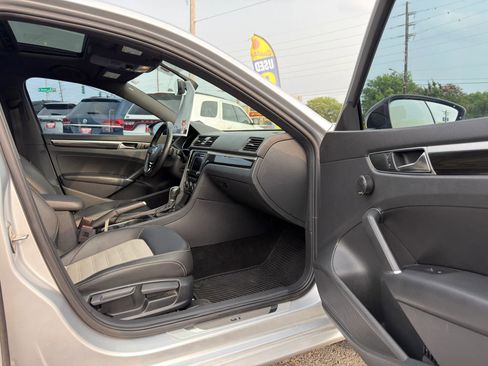 Used 2018 Volkswagen Passat GT FWD image 11