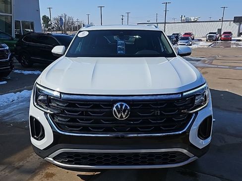 Used 2025 Volkswagen Atlas Cross Sport SE image 2
