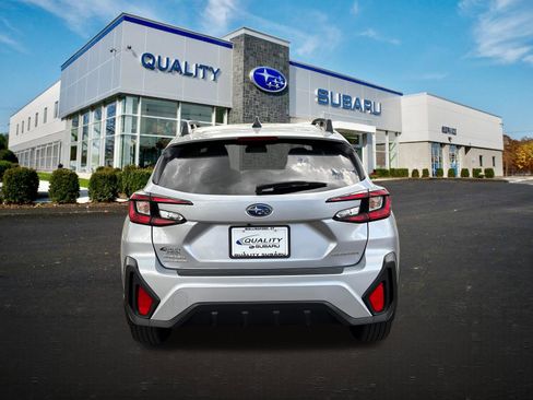 Used 2024 Subaru Crosstrek 2.0i Premium AWD/4WD image 3