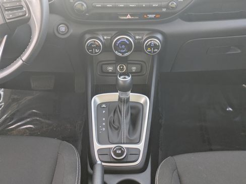 Certified 2024 Hyundai Venue SEL image 19