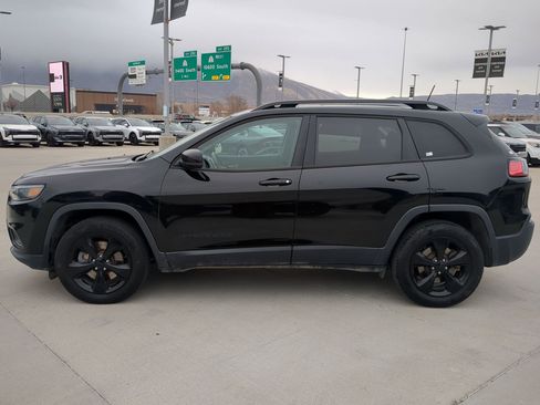Used 2019 Jeep Cherokee Altitude image 2