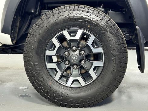 Used 2021 Toyota Tacoma TRD Off-Road w/ Technology Package AWD/4WD image 32