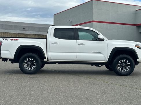 Certified 2023 Toyota Tacoma TRD Off-Road image 6