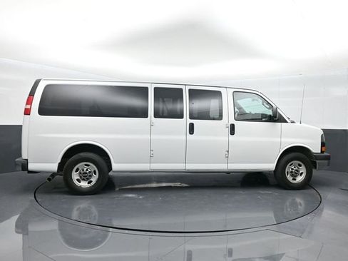 Used 2016 GMC Savana 3500 LT w/ LT Preferred Equipment Group image 8