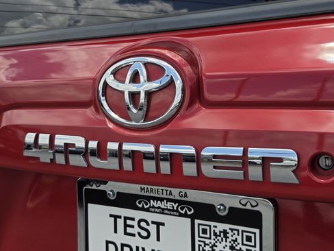 Used 2020 Toyota 4Runner SR5 AWD/4WD image 29
