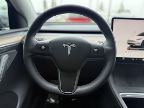 Used 2023 Tesla Model Y Long Range image 16