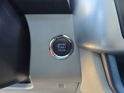 Used 2018 Toyota Highlander Limited image 25