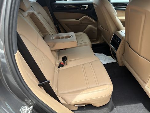 Used 2019 Porsche Cayenne AWD/4WD image 18