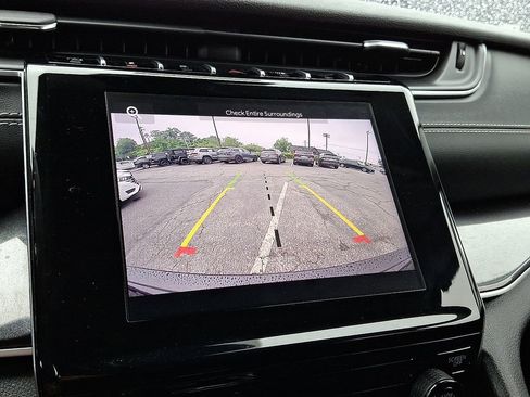 Used 2023 Jeep Grand Cherokee Laredo image 18