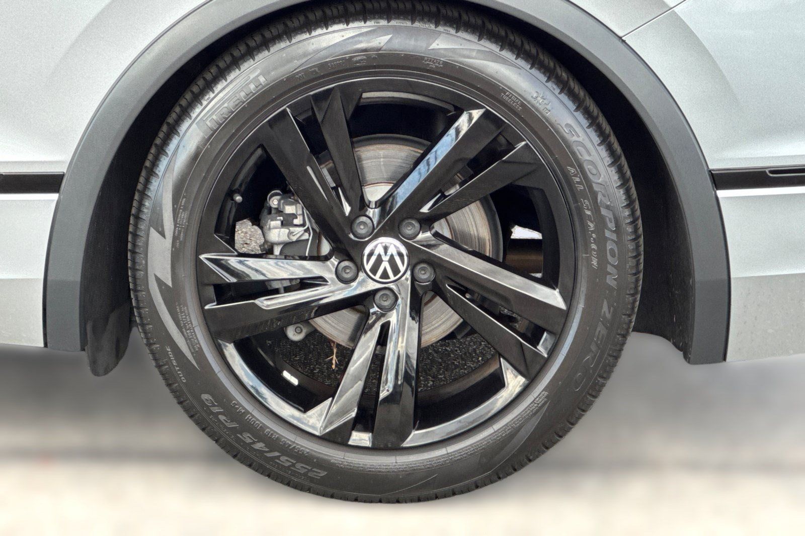 Used 2023 Volkswagen Tiguan SE R-Line FWD image 13