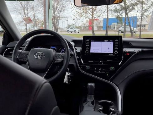 Used 2021 Toyota Camry SE image 24