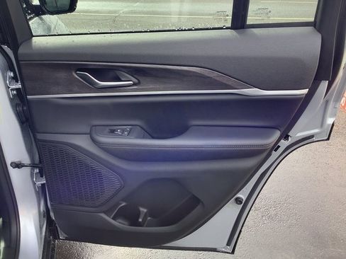 New 2025 Jeep Grand Cherokee Limited image 36