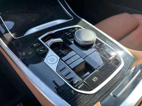 Used 2025 BMW X7 xDrive40i w/ M Sport Package AWD/4WD image 36
