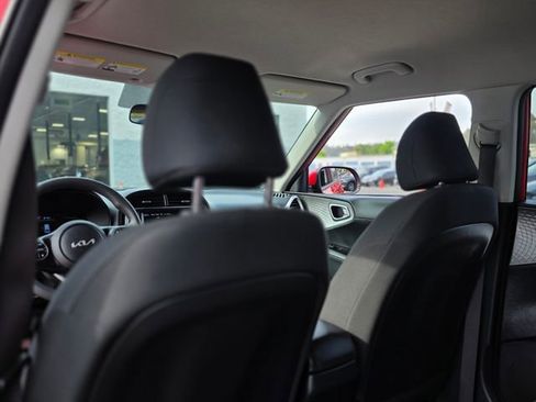 Used 2023 Kia Soul LX FWD image 17