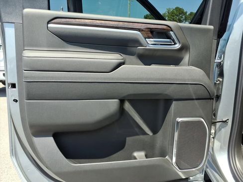 New 2026 GMC Sierra 2500 SLE w/ SLE Value Package; AWD/4WD image 17