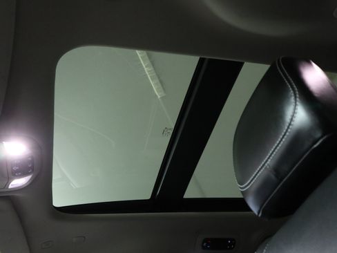 Used 2023 Chrysler Pacifica Limited FWD image 36